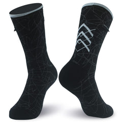 RANDY SUN running mid-calf socks show waterproof-dry-feet feature for outdoor wear.