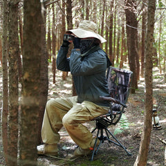 REDCAMP heated chair demonstrates 360-degree rotation for flexible target observation.