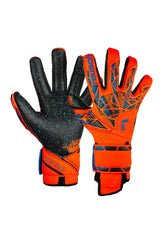 Reusch Attrakt Fusion Guardian palm grip in action for reliable all-weather control.