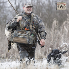 Eight metal cinch rings allow versatile adjustment for leg sizes and loads.