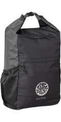 Rip Curl Ventura backpack front pocket enables quick access during commutes.