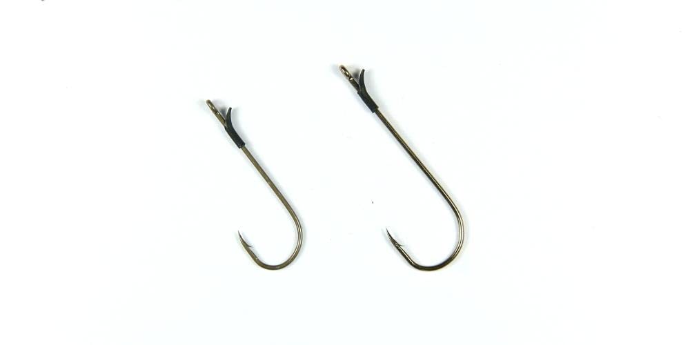 Roboworm Rebarb Hooks Aberdeen 4/8 Pack setup showing secure worm alignment for rigging