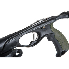 Close-up of the metal trigger mechanism on SALVIMAR Metal 95 cm