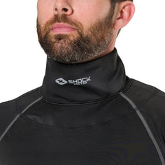 Underarm four-way stretch mesh promotes heat release and airflow during drills.