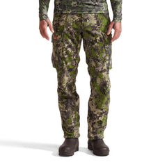 SITKA Stratus Pant ultra-quiet fabric enables stealthy movement in the stand.