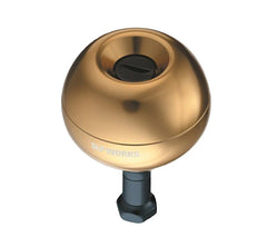 SLPWORKS Daiwa RCS L gold knob demonstrates ergonomic grip for jigging.