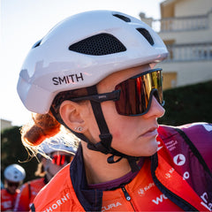 SMITH Shift Split MAG sunglasses interchangeable lens showcases quick light adaptation.