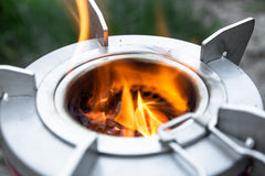 Smokehouse Moto wood-gasifier technology delivers cleaner flames and efficient fuel use.
