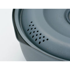 Snow Peak Aluminum Non-Stick Cooker 1000 interchangeable handle enables flexible setup