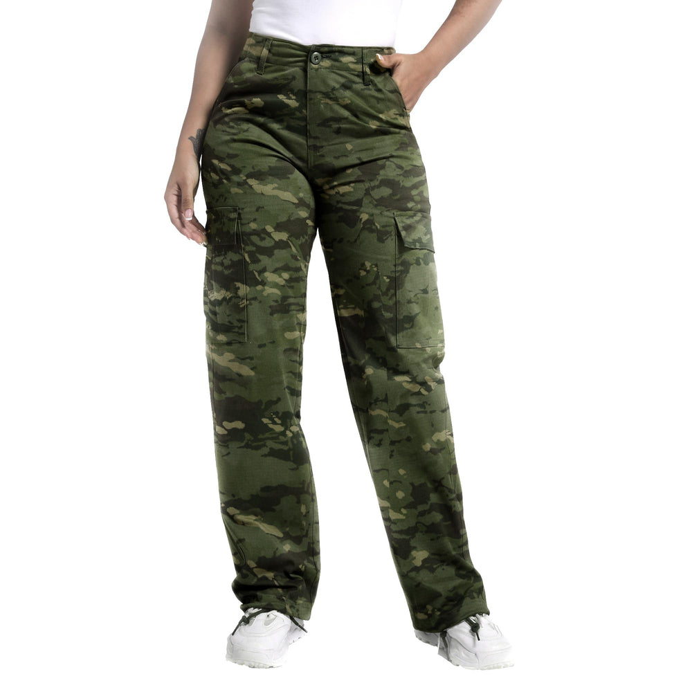 Soulsfeng women's camo baggy pants showing relaxed-fit silhouette for hiking comfort