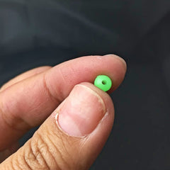 Self-sealing bag of 100 glow-in-the-dark beads