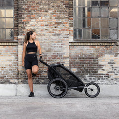 Thule Chariot Jogging Kit Single Thru-axle attachment ensures secure fixation.