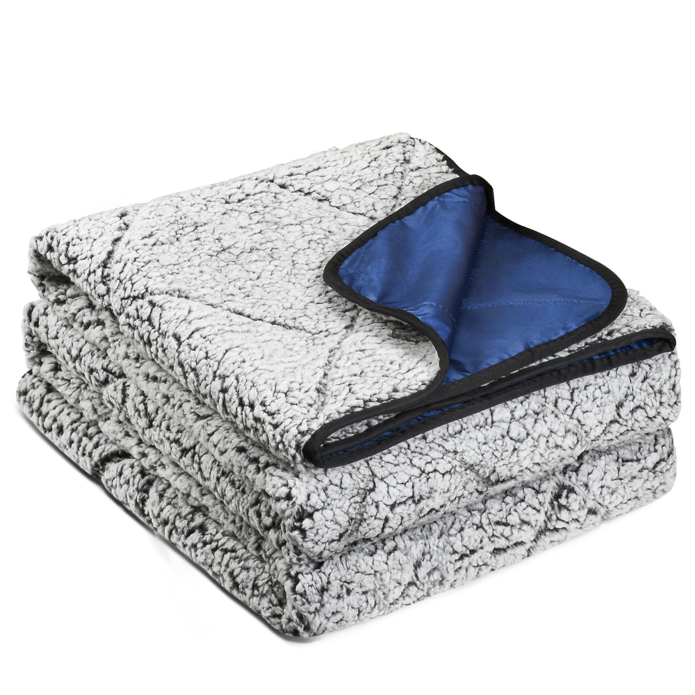 Tirrinia waterproof blanket with 60x80 oxford fabric for damp outdoor seating.