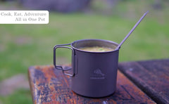 TOAKS LIGHT titanium 650ml pot lid-on view emphasizes secure lid for cooking