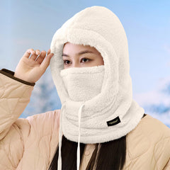 Uillui windproof knit outer guards against gusts while staying stylish.
