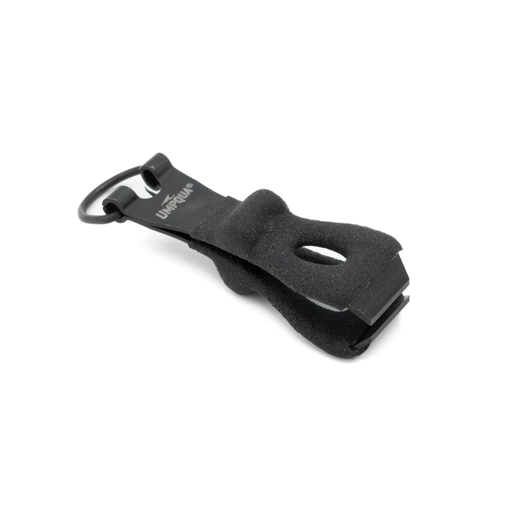 Umpqua Rivergrip PS Nipper TC Black: precise streamside tool for trimming tippet and leaders.