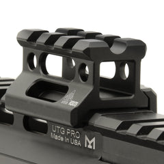Continuous Picatinny rail edge design on UTG riser