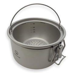 Valtcan lid-lock detail shows secure locking for safe camp cooking.