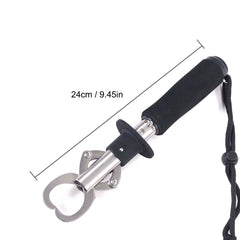 Gripper securely grips fish lip for measurement