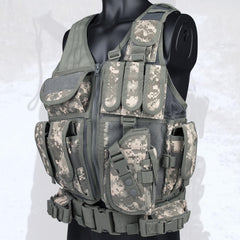 vAv YAKEDA tactical vest adjustable strap close-up demonstrates flexible fit for different sizes.