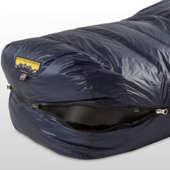 Western Mountaineering TerraLite footbox zipper opens bag fully for flexible sleeping configurations.