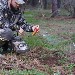 Wildlife Research Center 404-3 Upside-down spray cap enables versatile application.
