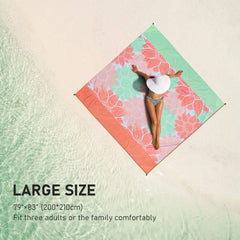 WIWIGO Beach Blanket waterproof material dries quickly after splashes.