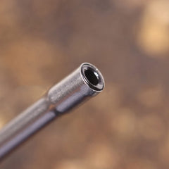 Compact 11 cm spool threader for fly tying