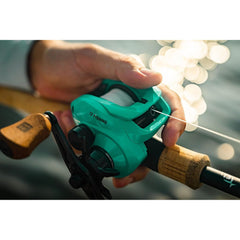 13 FISHING Modus TX2 cork handle demonstrates comfortable grip during long sessions.