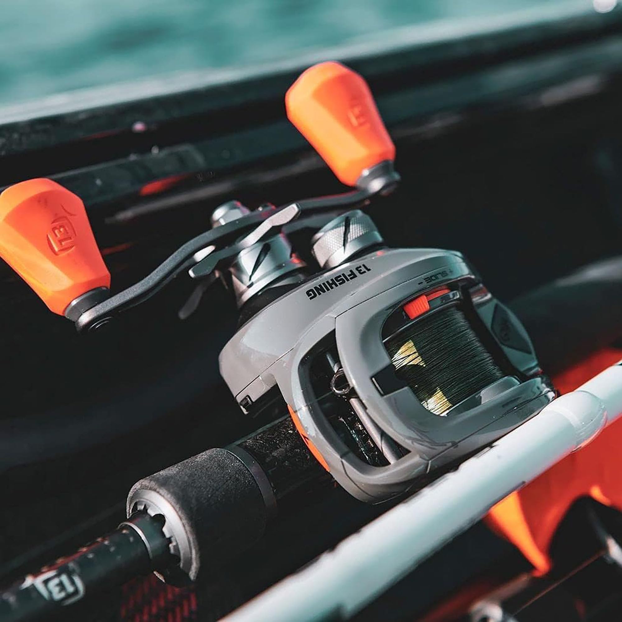 13 FISHING Concept Z 20 lb polymer drag offers controlled, consistent stopping power.