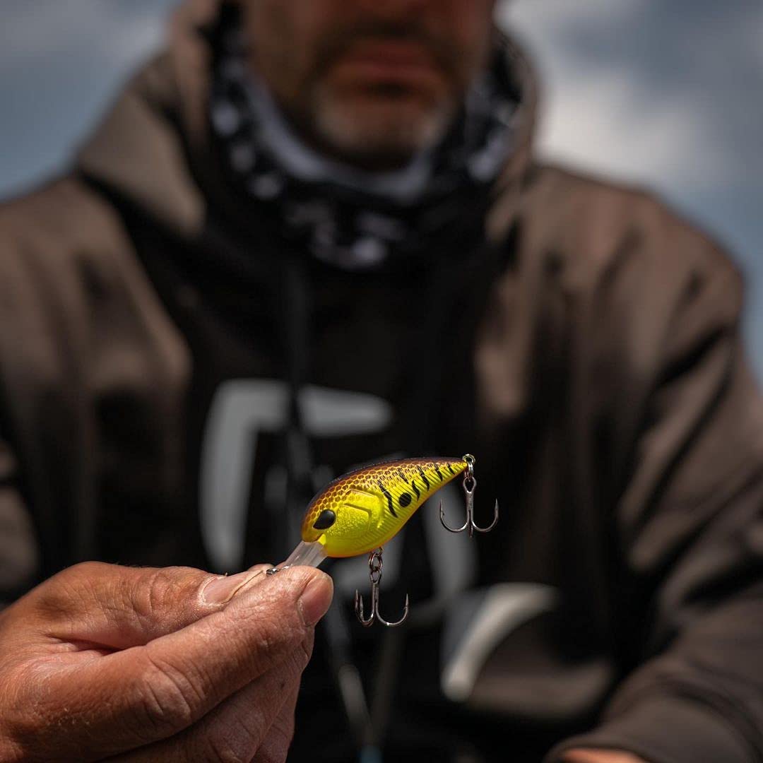13 FISHING Gordito internal weight demonstrates casting accuracy.