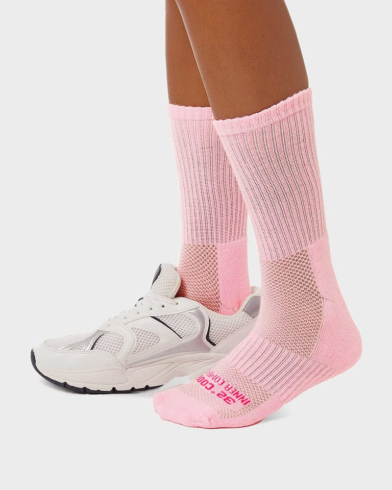32 Degrees women's 5-pack comfort crew socks white with lightweight mesh for breathability.