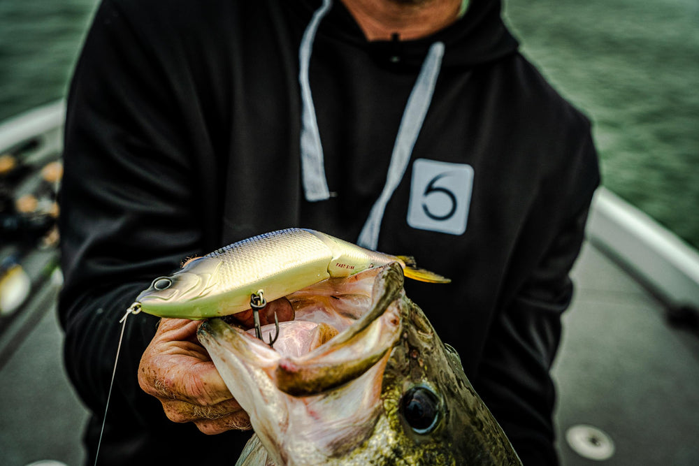 6th Sense Draw 9.0 premium paint resists wear during tough fishing sessions.