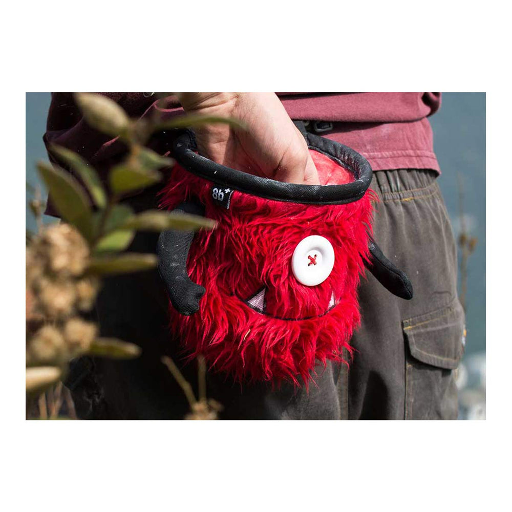 8BPLUS Bruno chalk bag showing built-in brush holders for quick maintenance.