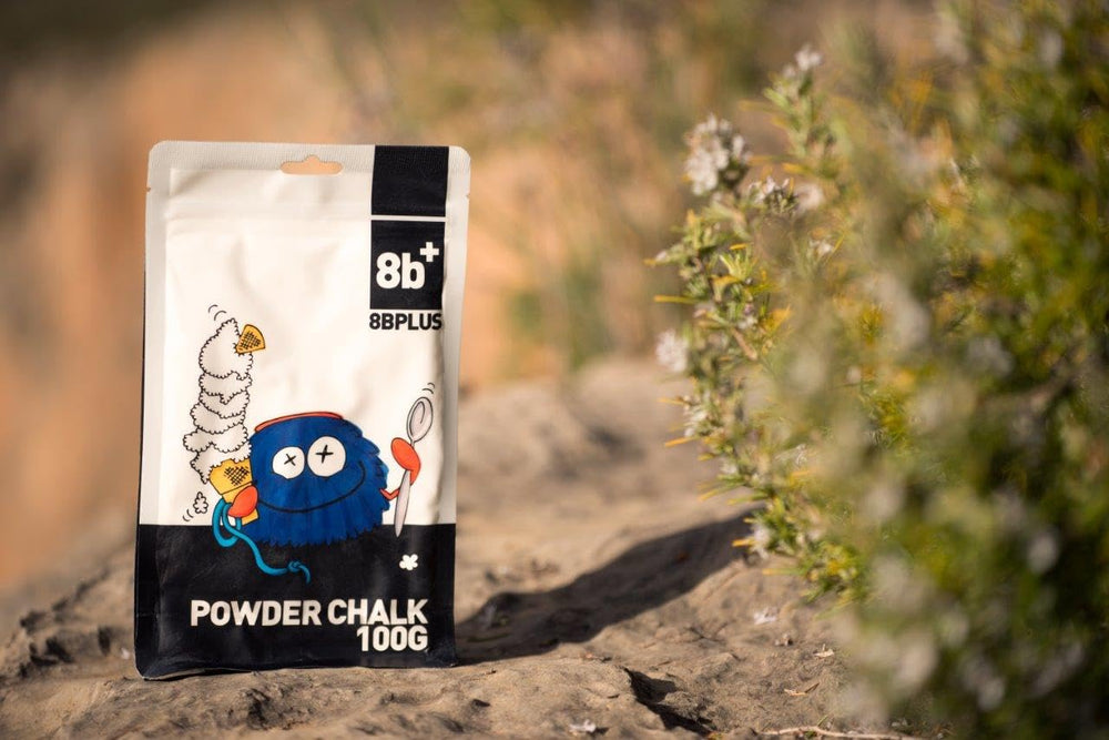 Label shows 100 g weight for travel-friendly chalk