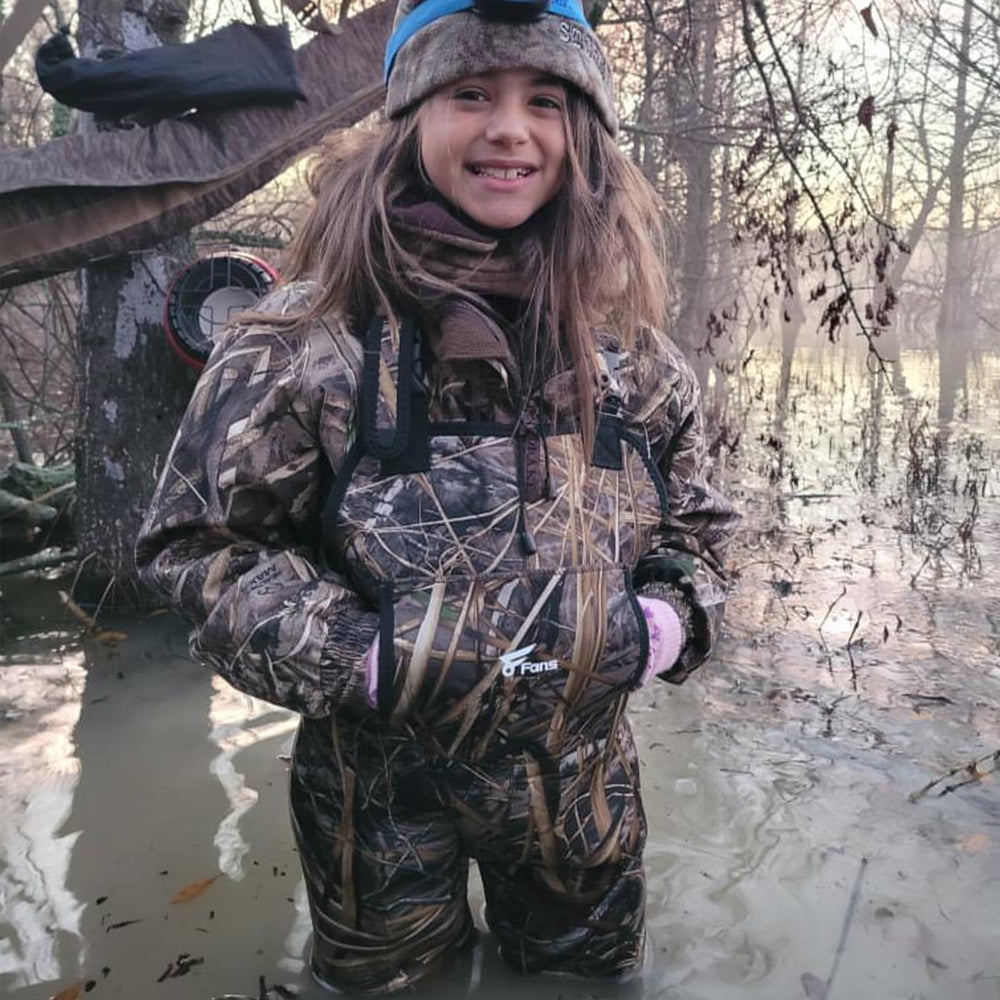 8 Fans kids waders in action during outdoor exploration.