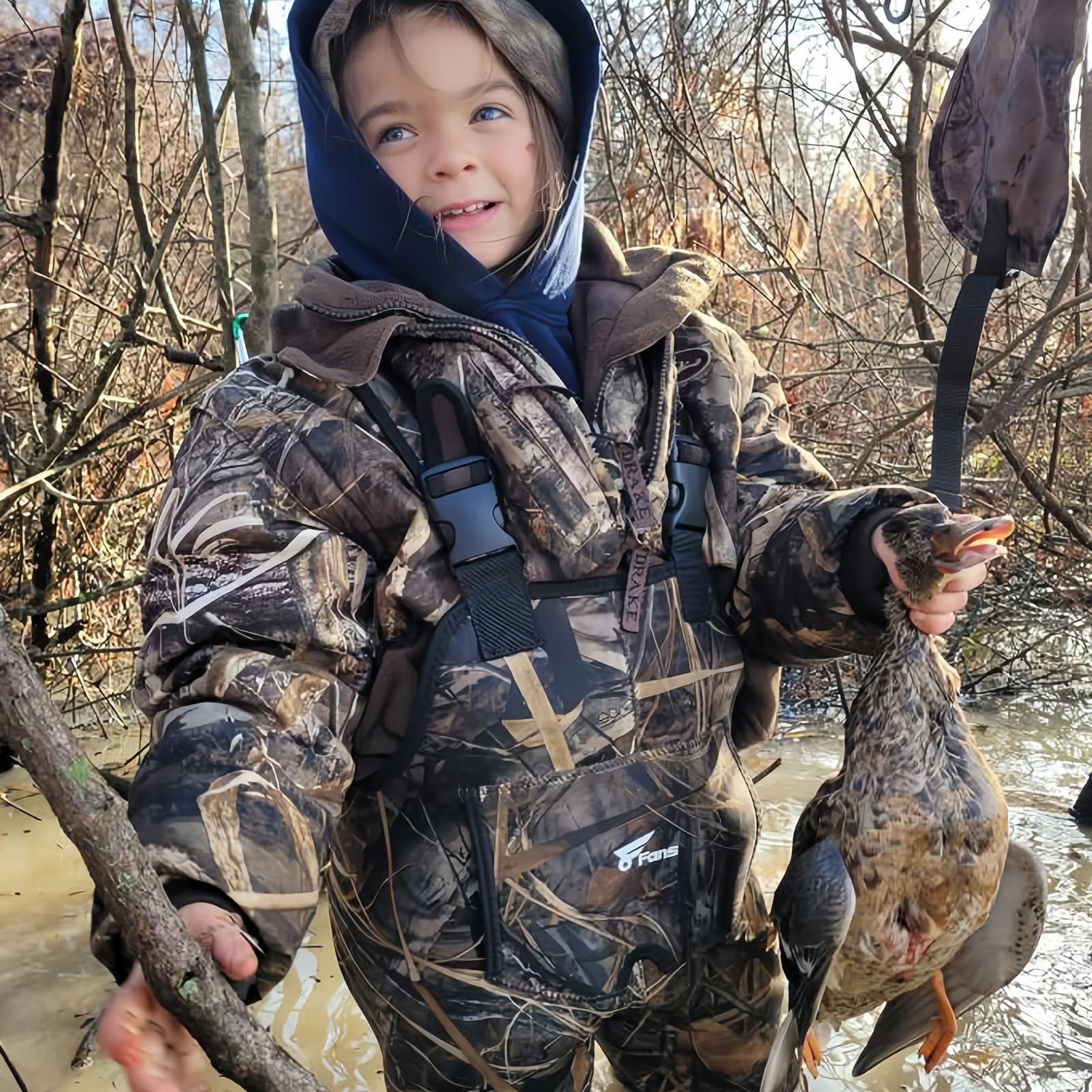 8 Fans kids waders boot outsole demonstrates grip and durability.