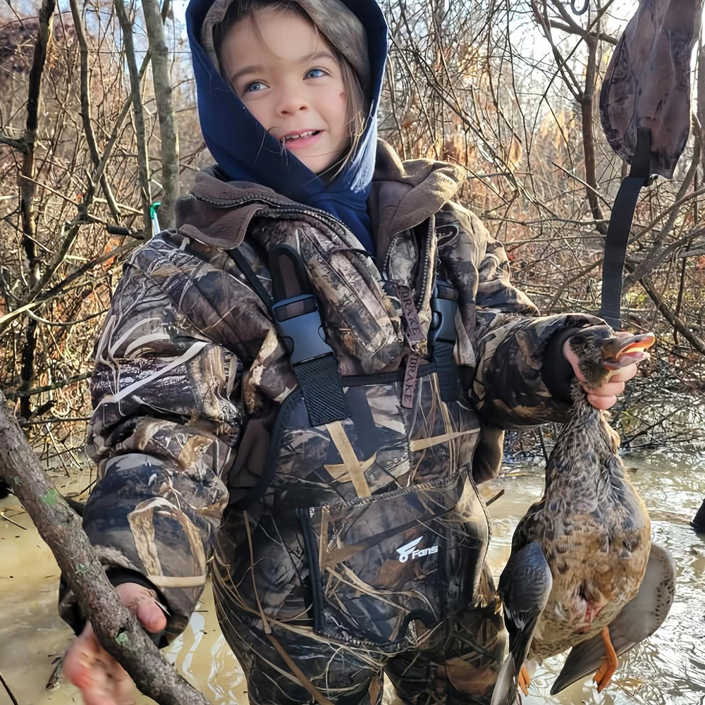 8 Fans kids waders boot outsole demonstrates grip and durability.