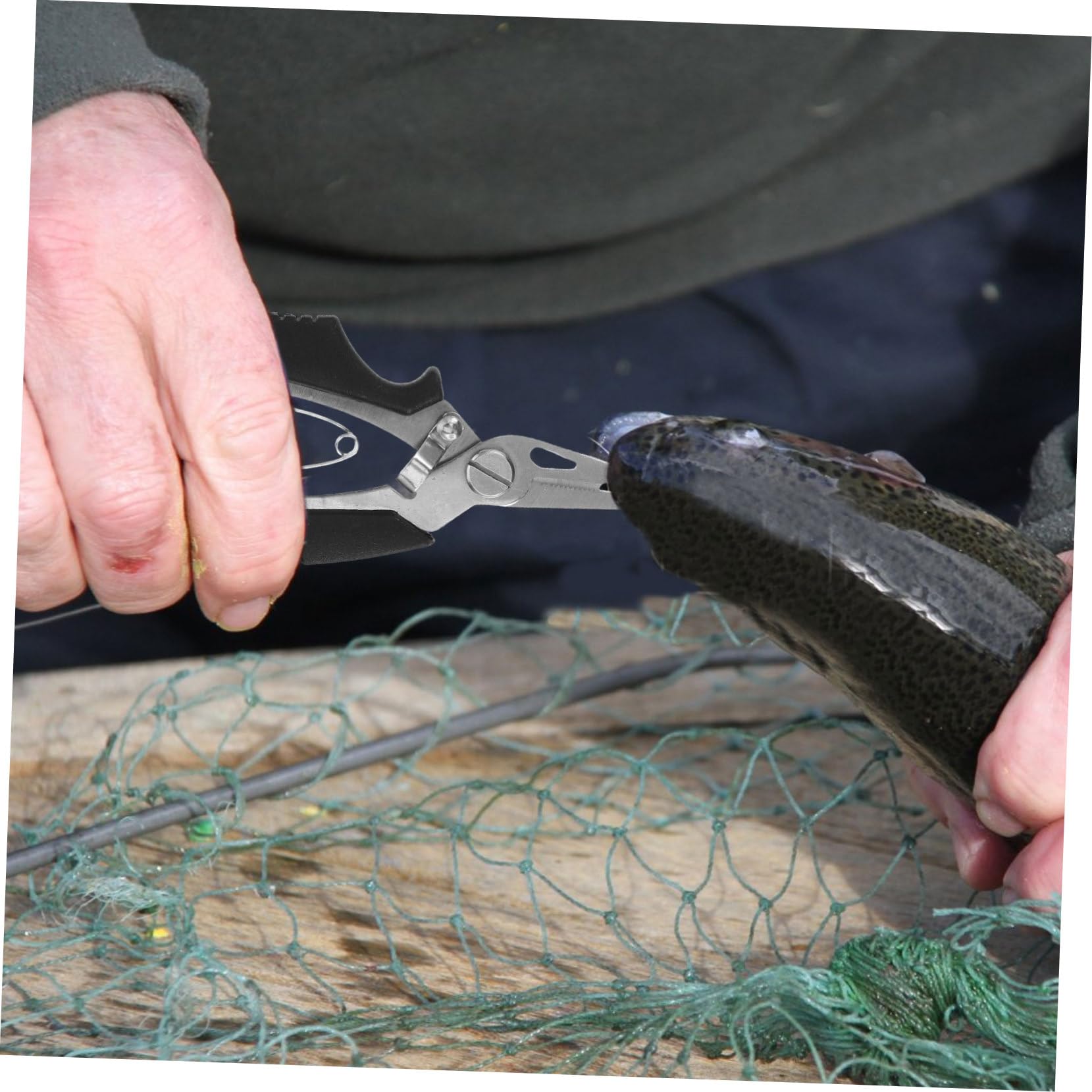 Abaodam multi-use tool kit supports fishing versatility.