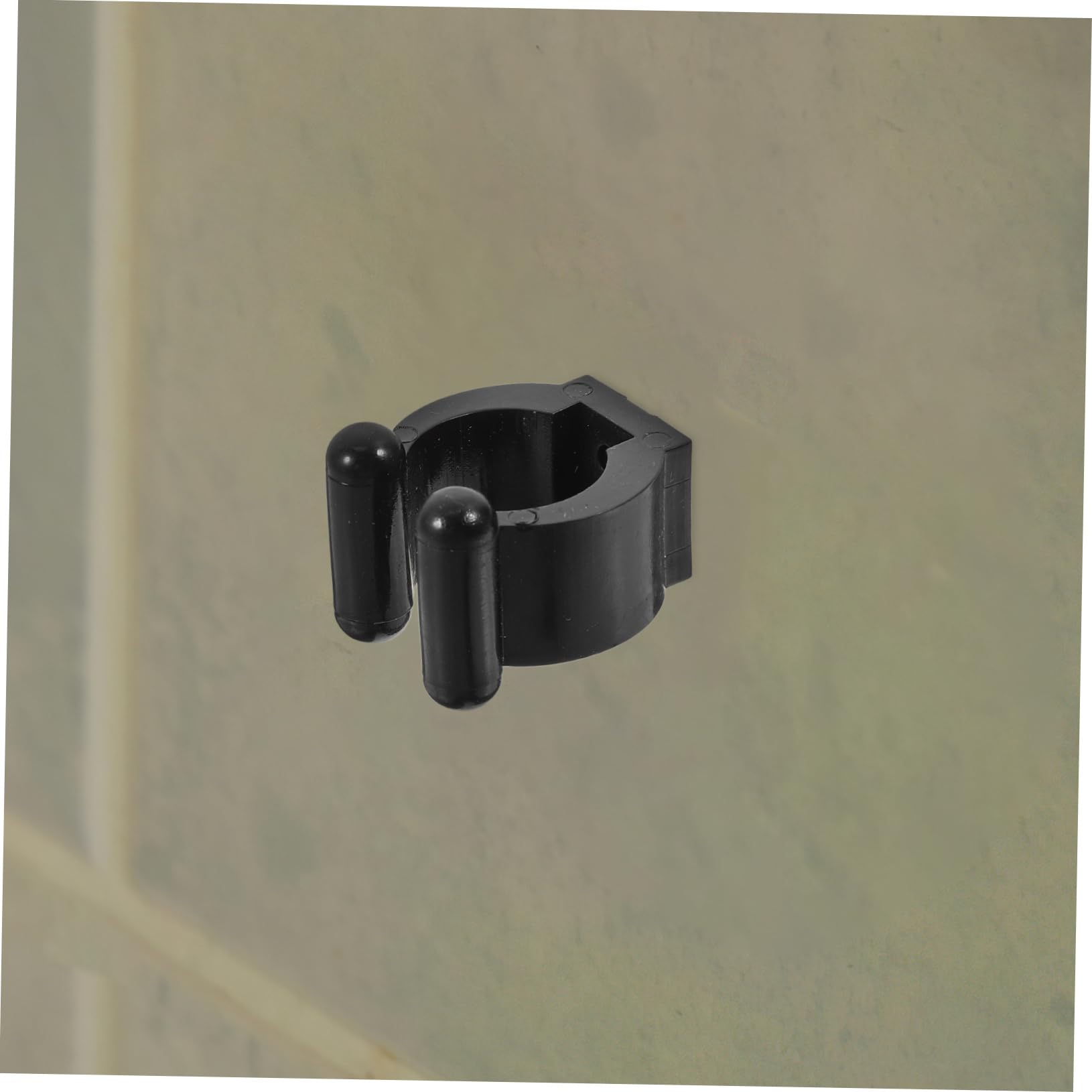 versatile clip set supports multiple rods or cues for easy access