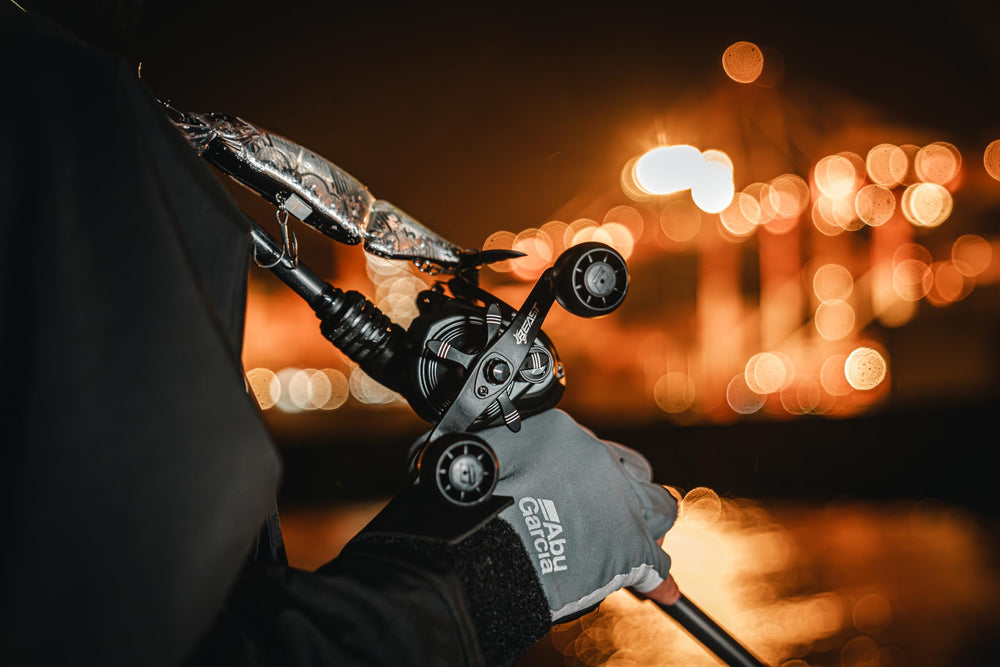 Crank handle and gearing in action for easy palming and strong retrieves