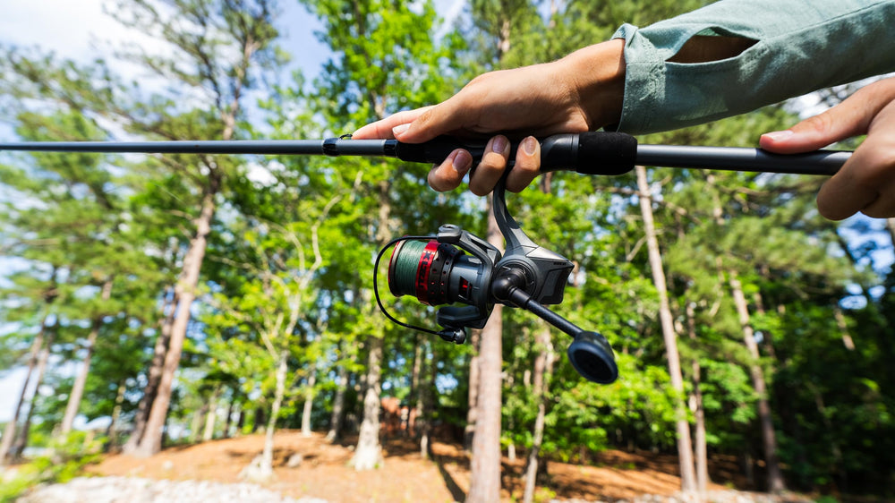Abu Garcia Max Elite lightweight design enhances casting comfort.