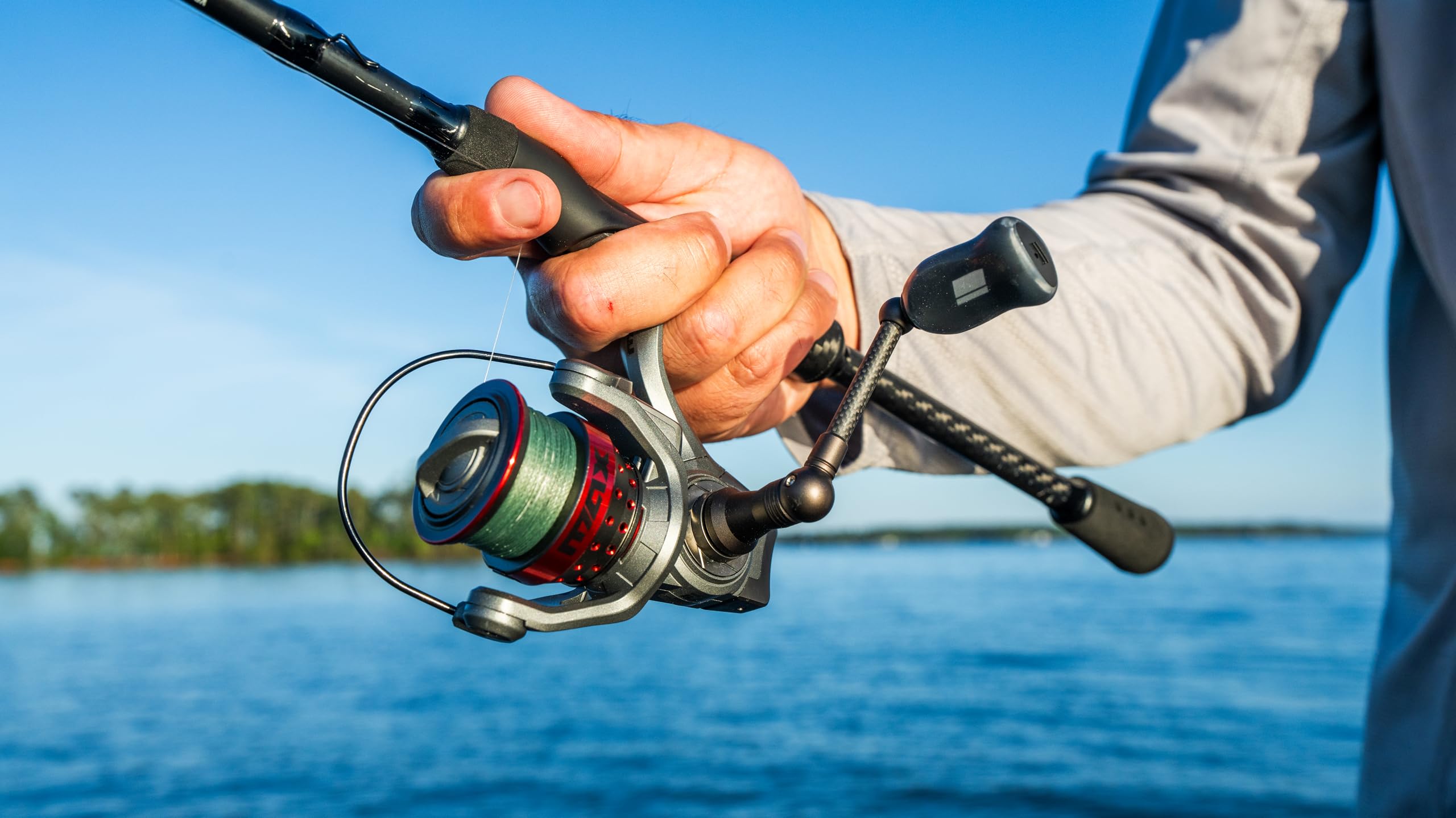 Abu Garcia Max Elite V-Rotor provides a compact, low-inertia rotor.