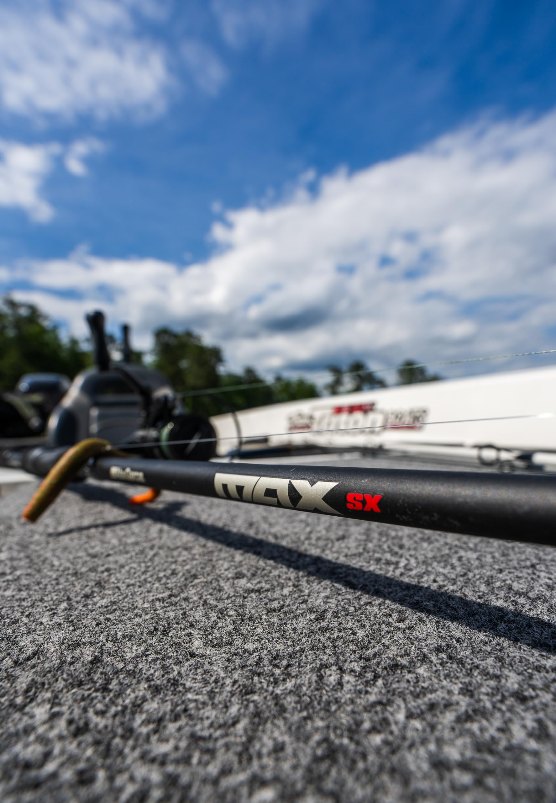 Abu Garcia Max SX Rocket Line Management keeps lines tidy for accurate casts.