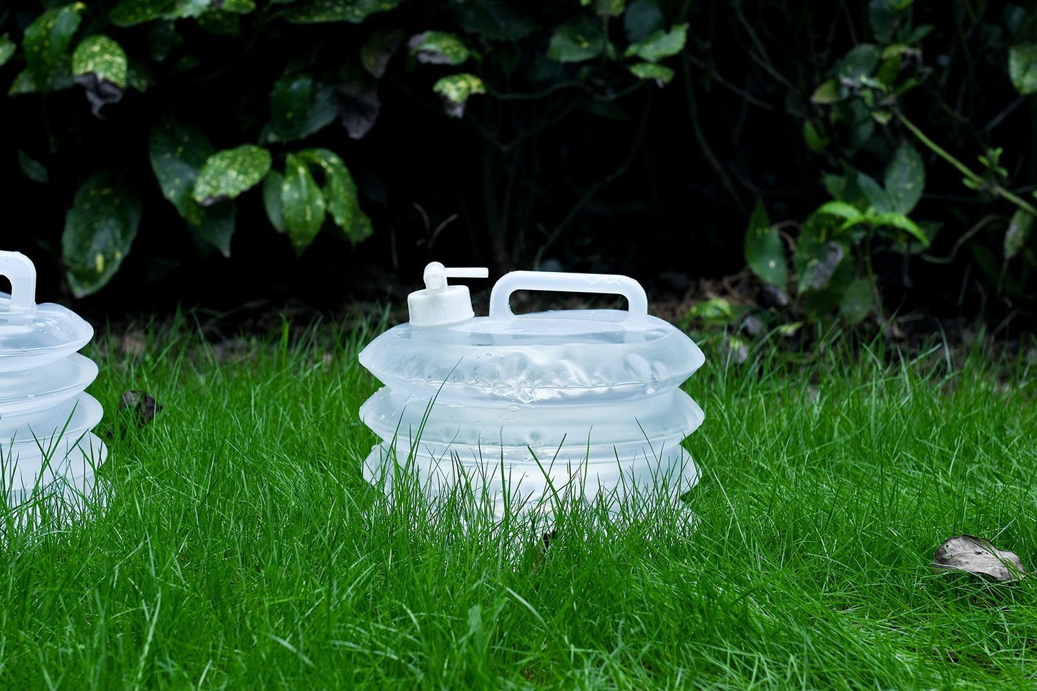 AceCamp Accordion Jerrycans 10L folded compact for longer trips.