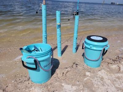 Compact, easy-to-store adjustable sand spike rod holder