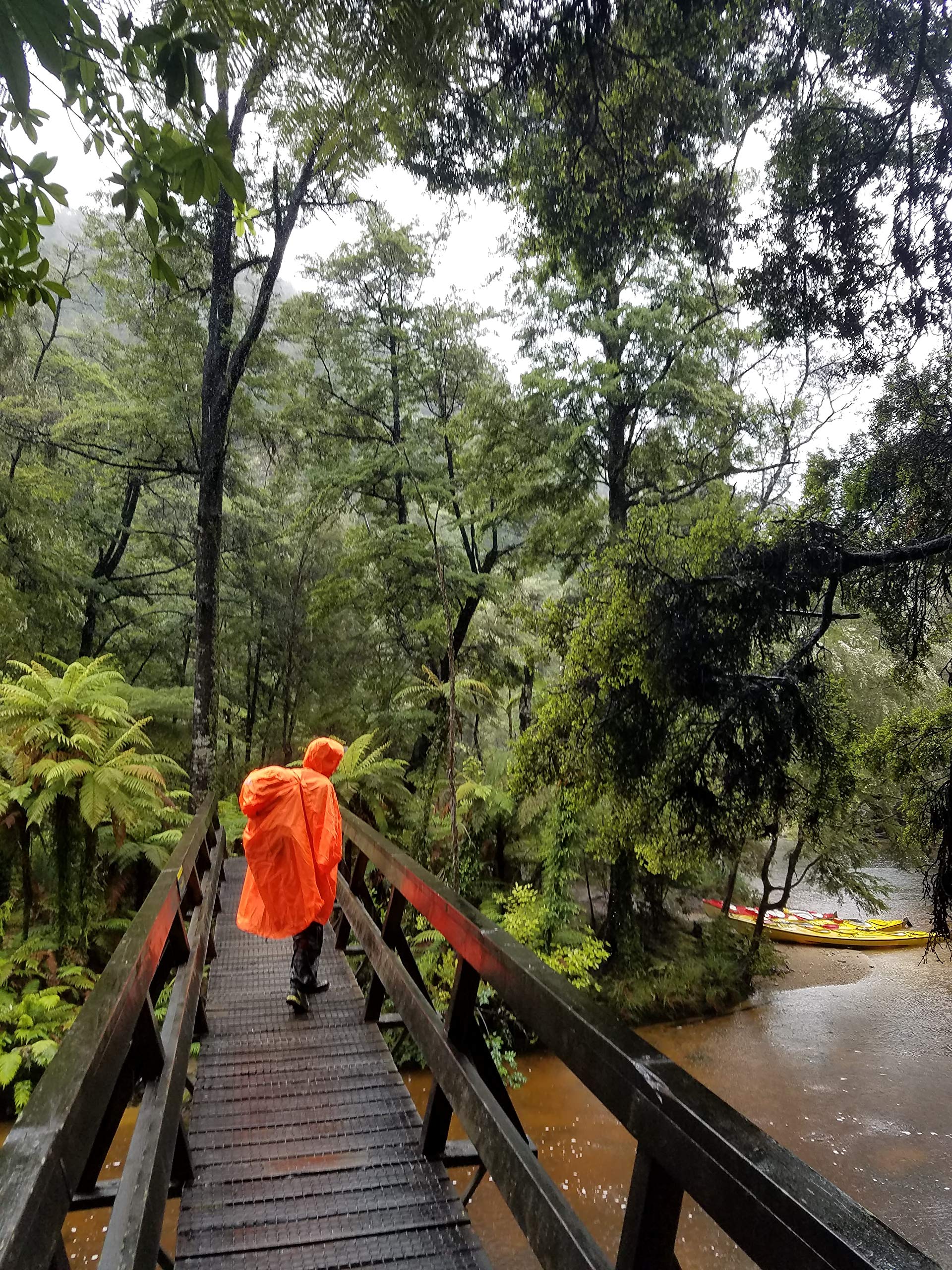 Adventure World Globotrekker waterproof-210t-terylene fabric emphasizes durable rain protection
