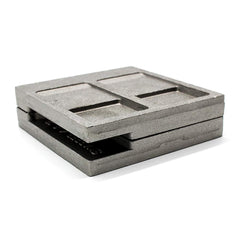 Mold interior and alignment features for precise casting