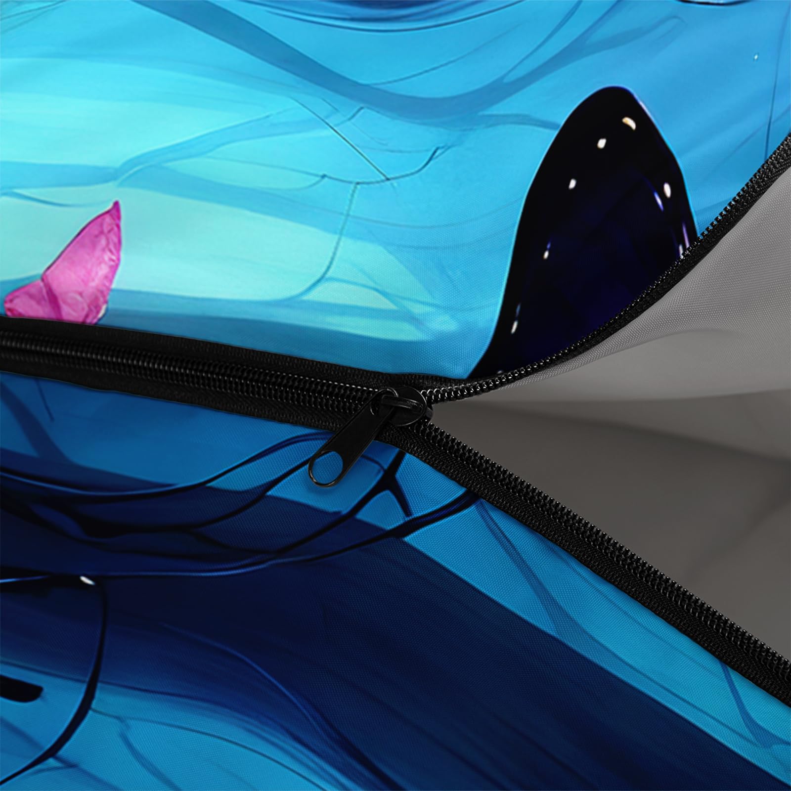 AILONEN compact-packaged sleeping bag demonstrates easy transport
