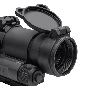 Aimpoint front cover with fast opening for rapid access in dynamic scenarios